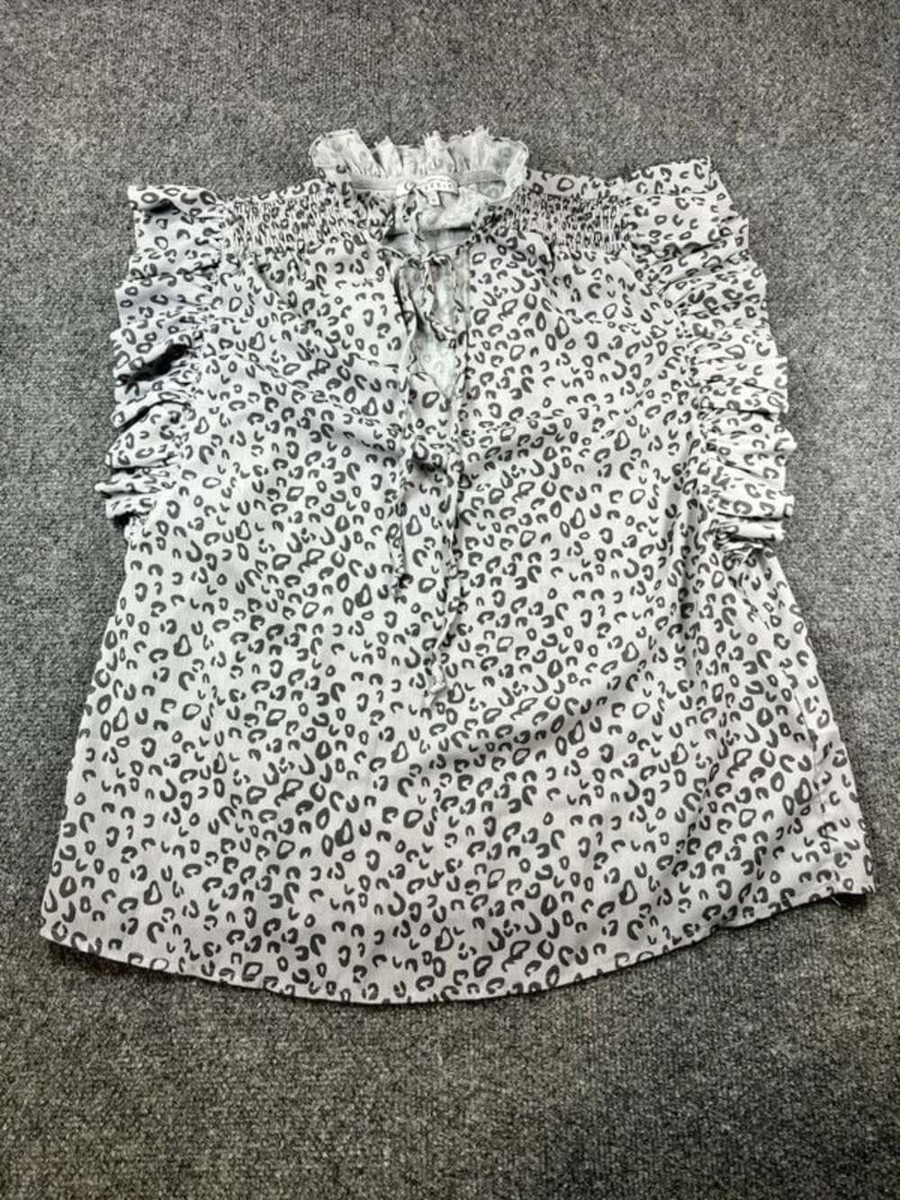 2 tone gray leopard print blouse D05